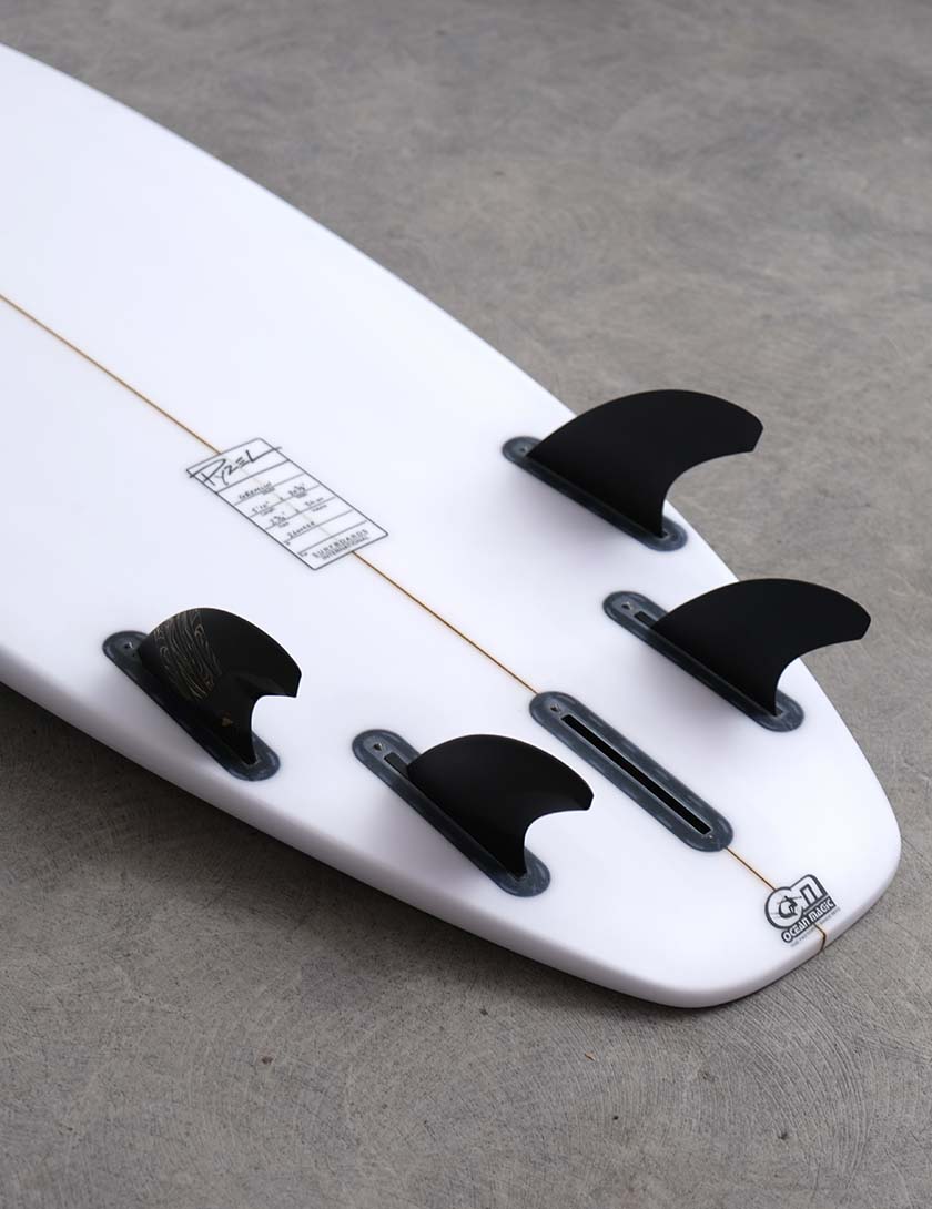 Futures 3/2 Vector Alpha Tri-Quad Fins Medium - Carbon/Gold