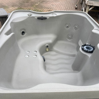 ex-display freeflow azure 4 person hot tub