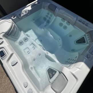 ex-display hot spring envoy 2024 5 seater hot tub