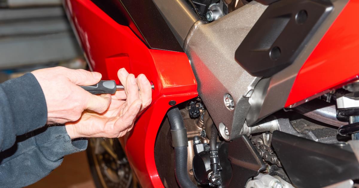 motorcycle fairing fastening